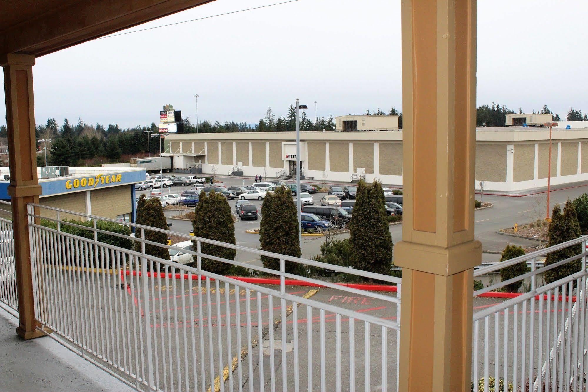 Days Inn By Wyndham Everett Exterior photo